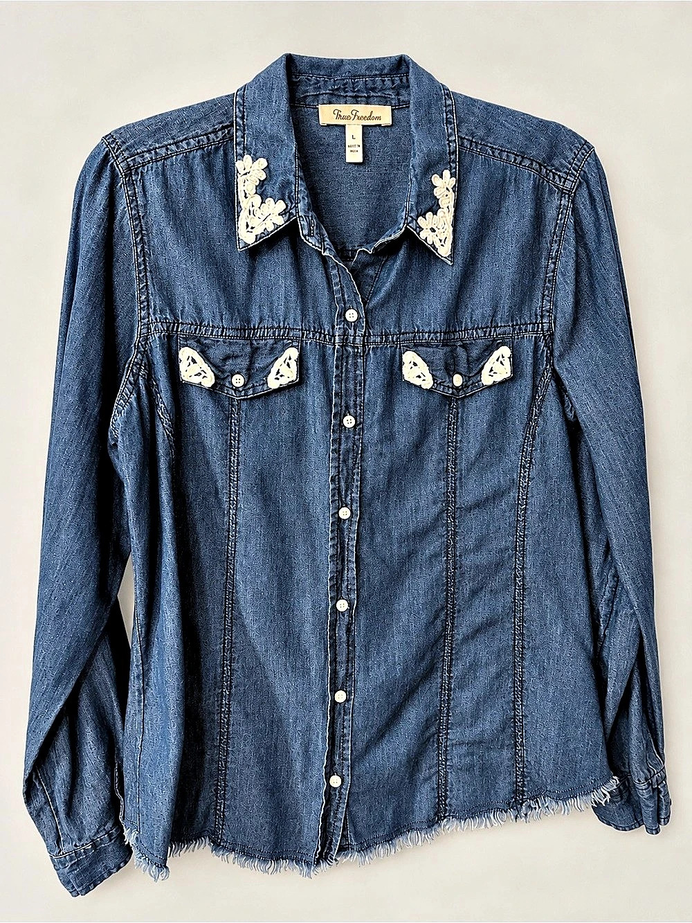 True Freedom Denim Shirt L Western Coastal Cowgirl Boho Lace Raw Hem